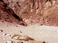Il collasso delle rocce dovuto all'acqua assorbita  che, gelando, aumenta di volume e causa la disgregazione anche delle pietre più dure