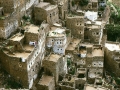 Particolare delle terrazze di case a torre in pietra