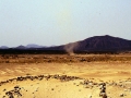 Desertificazione-La mancanza d'acqua nel Sahel,inibisce la vegetazione e la coesione dei suoli che si disintegrano e vanno ad alimentare le tempeste di sabbia.