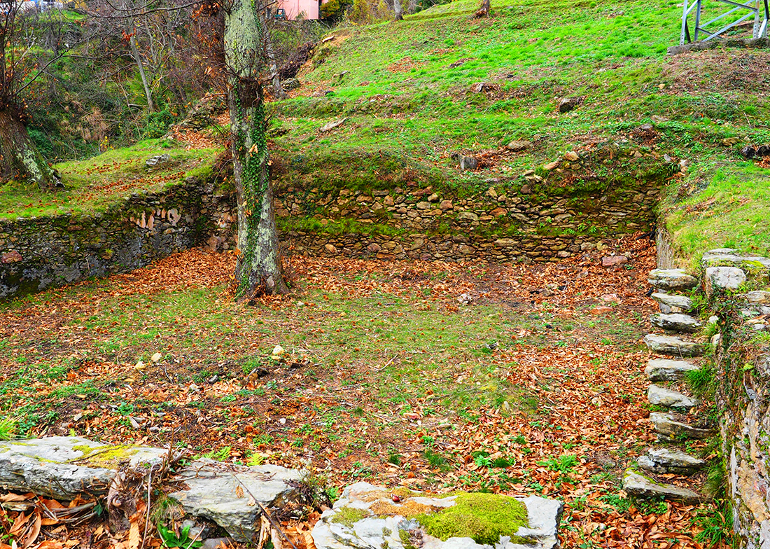 Cisterna a cielo aperto a Minazzana, Alpi Apuane - Toscana