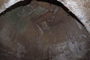 Gravina di Massafra ( Puglia) Grande cisterna a tholos nel villaggio rupestre della gravina di Massafra