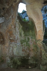 Massafra gravina - Ambiente rupestre adibito a caminetto ( Madonna dell Scala)