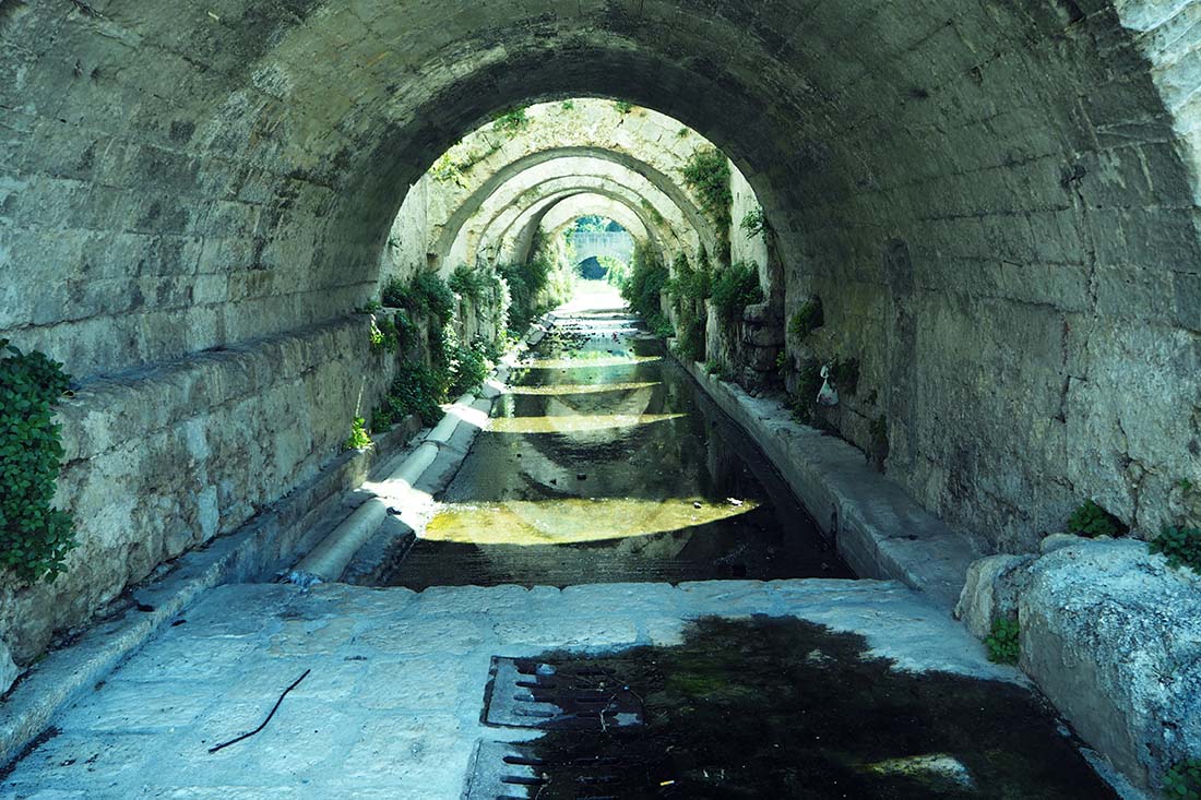 Laterza (Puglia) Canale voltato della Fontana dei Mascheroni