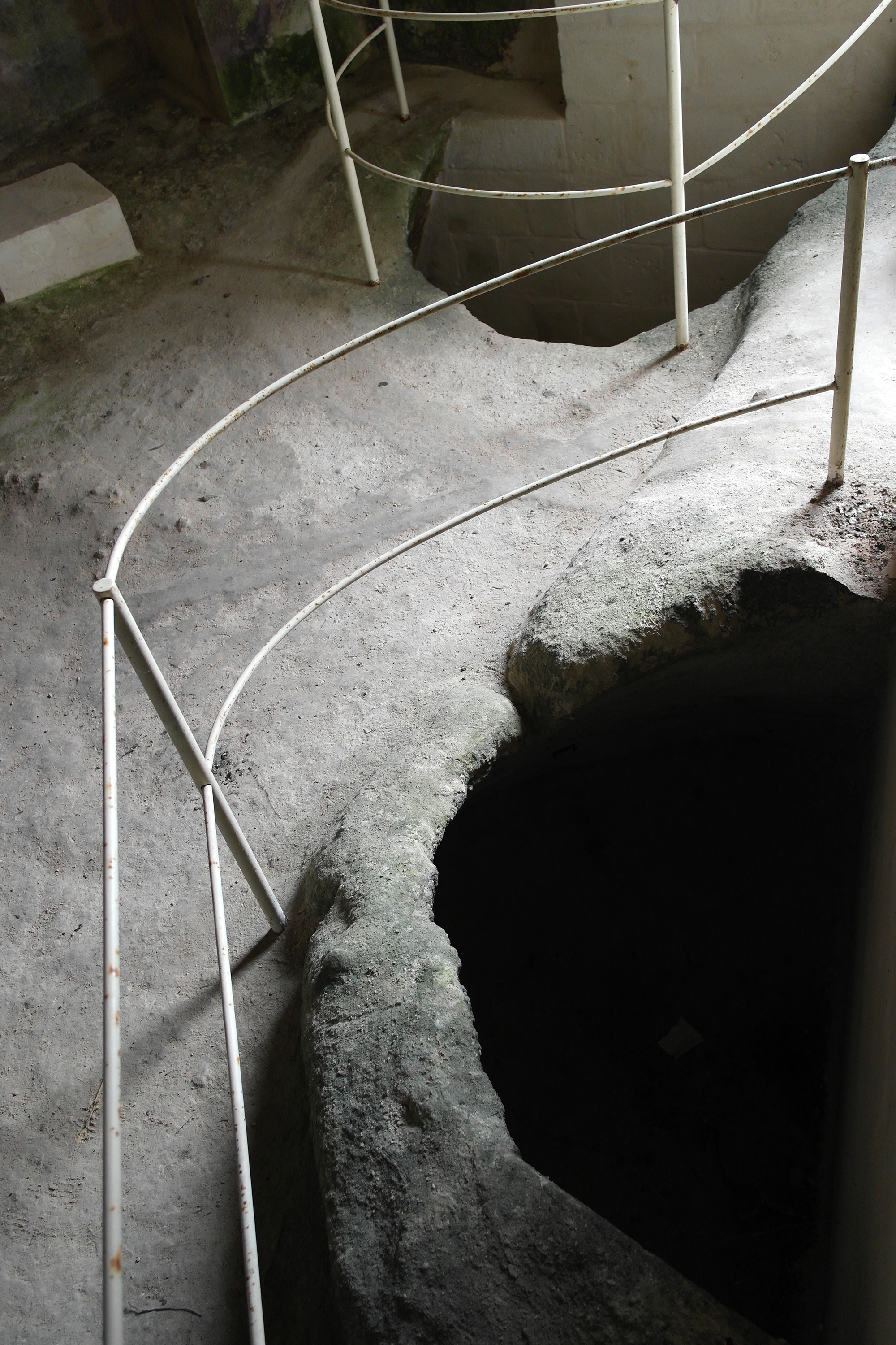 Matera - San Nicola dei Greci ( Basilicata) Cisterne negli ingressi degli ipogei dei Sassi che raccoglievano l'acqua piovana