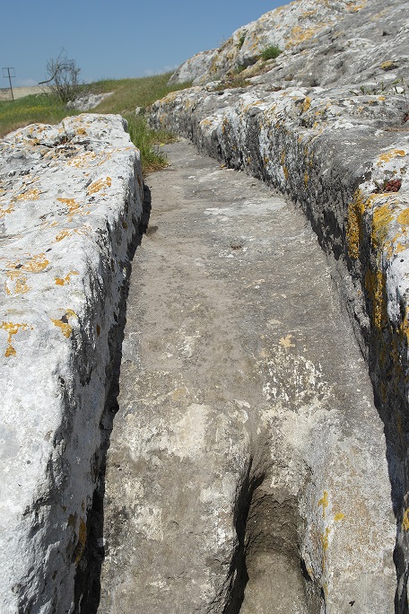 Canale scavato nella roccia