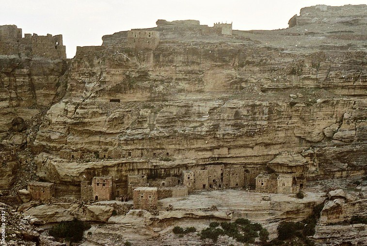 Abitazioni rupestri nel nord dello Yemen