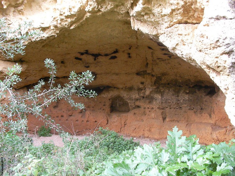Grotta del villaggio rupestre a Mottola
