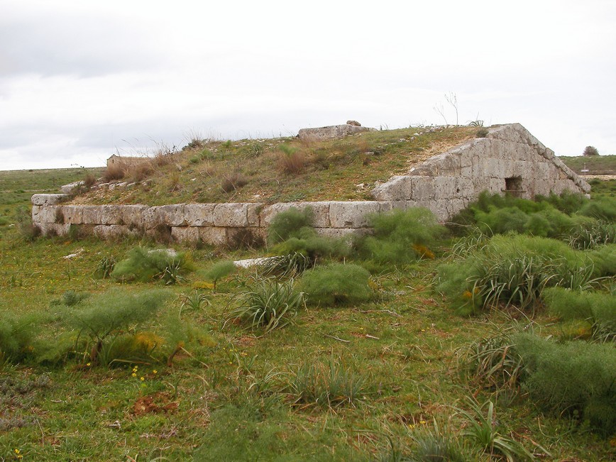 Cisterna a tetto ( Murgia Timone – Matera)