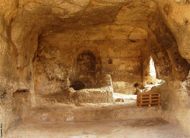 Ampia grotta in località Murgecchia