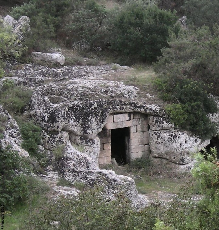 Grotta tamponata chiamata '' palomba''.