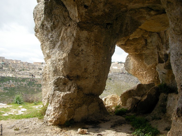 Grotta nella murgia materana