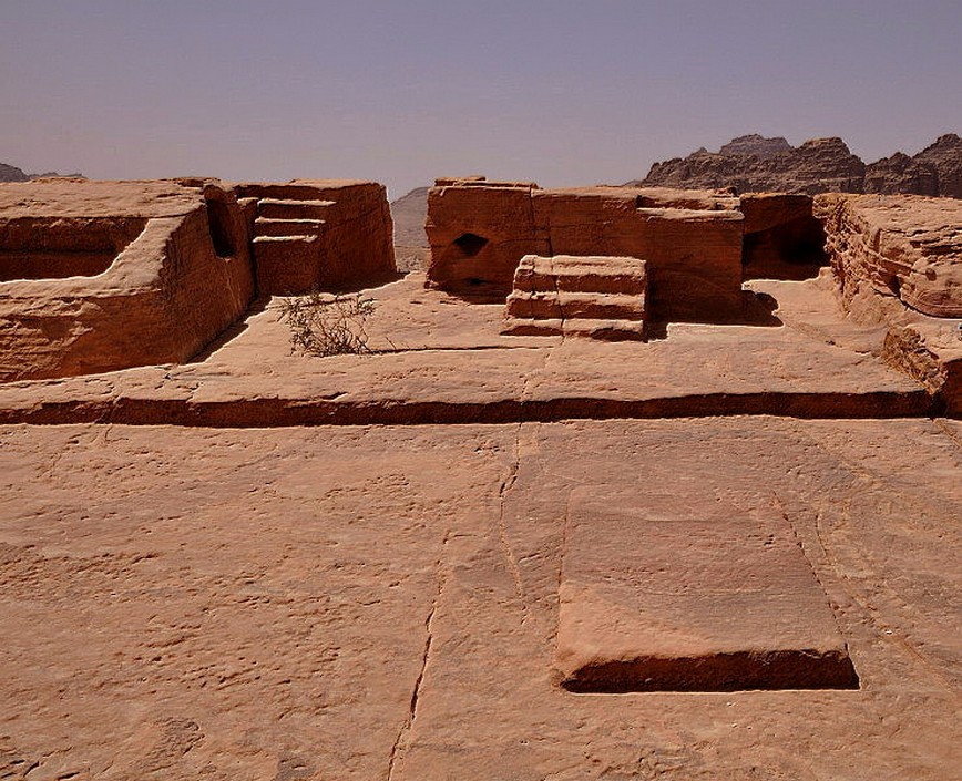 '' Luogo elevato'' di Petra santuario 