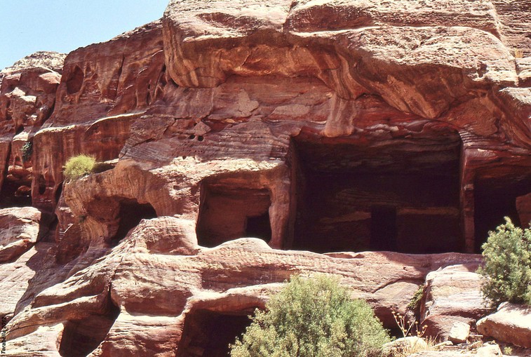 Grotte tagliate nell'arenaria a Petra