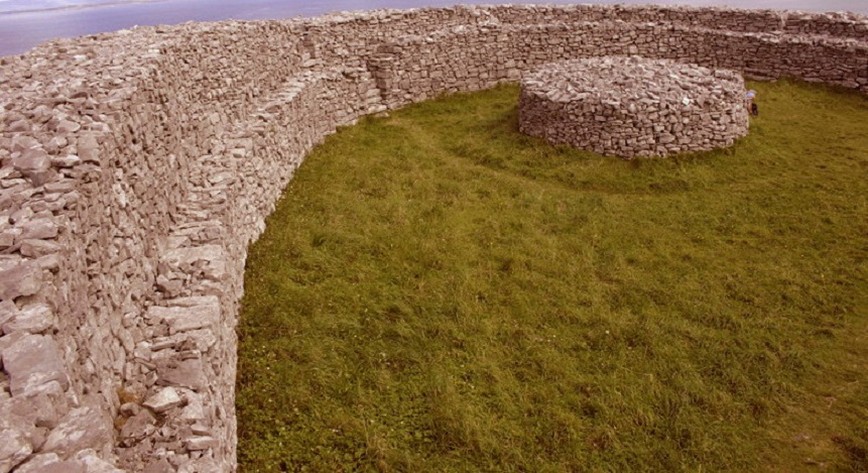 Struttura circolare in pietra (Isole Aran - Irlanda)