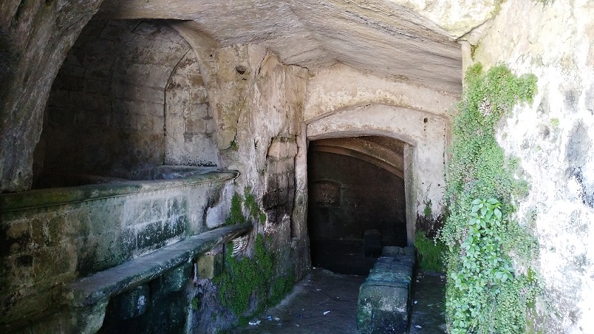 Ipogeo del Sasso Caveoso con il palmento sul lato sinistro