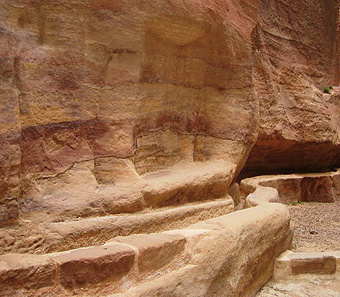  Petra - Canalizzazioni scavate nella roccia