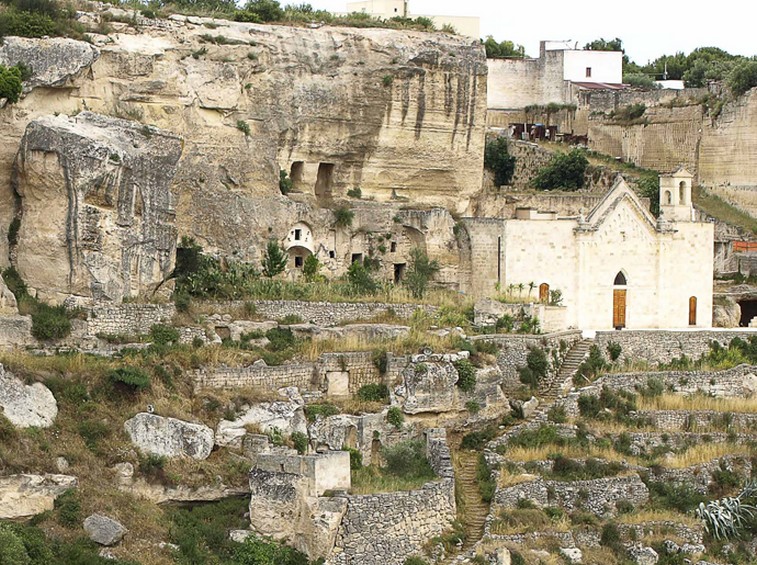 Gravina di Palagianello particolare dei terrzzamenti