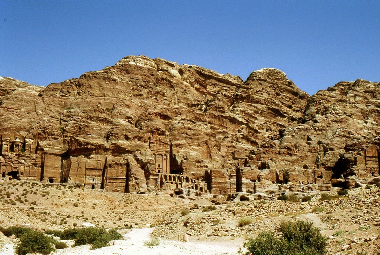 Tombe rupestri nel massiccio di El Khubtha