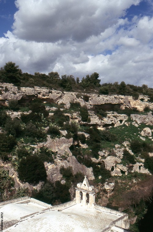 Gravina di Massafra con la chiesa della Madonna della Scala