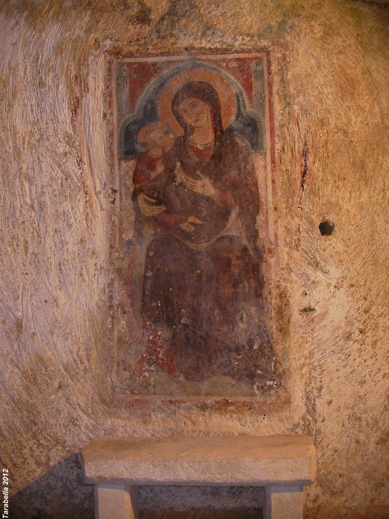 Affresco della Madonna con Bambino