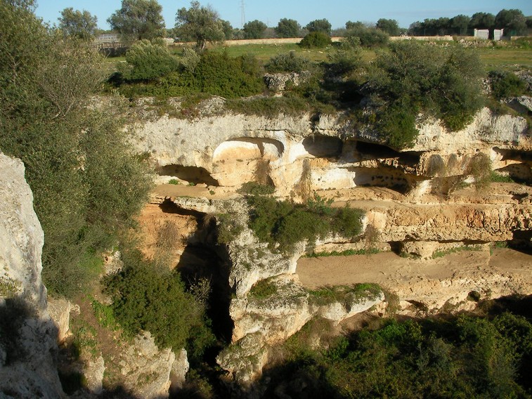 Gravina di Fantiano le grotte (TA)