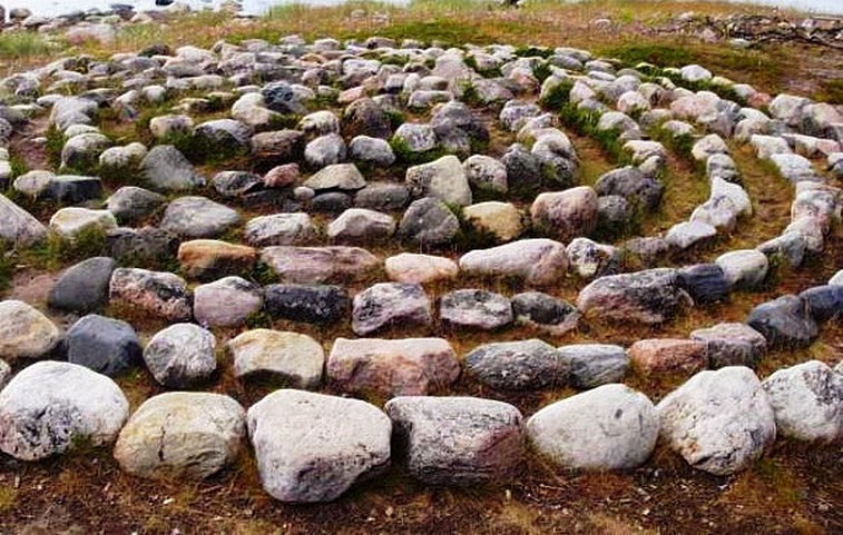 Labirinto di pietre nell'isola di Solovetsky (Russia)