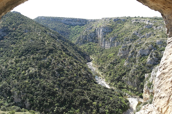 La gravina vista dalle grotte della Valle dell'Ofra