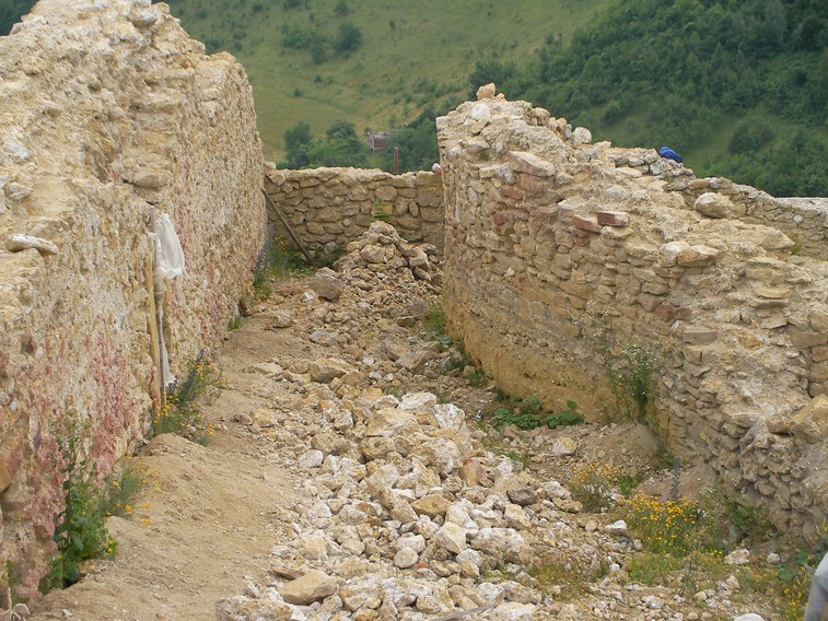 La cittadella medievale sul top della Piramide del Sole