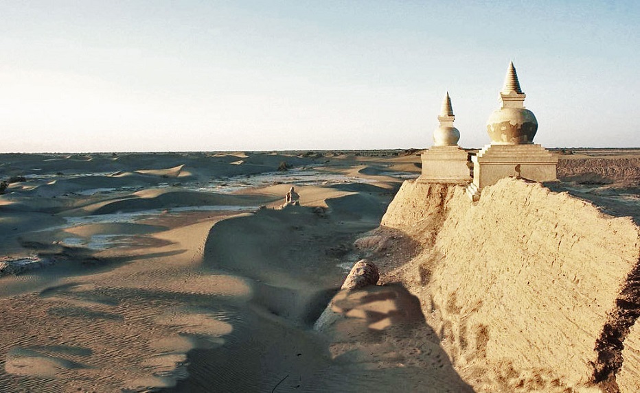 Gli antichi insediamenti lungo la Via della Seta in Cina, subiscono il fenomeno della desertificazione e l'invasione delle sabbie