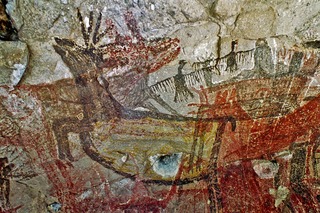 Cueva Pintada (Baja California in Messico) La grotta è stata iscritta nella Lista del Patrimonio Mondiale dell'Unesco ed è la sintesi figurativa delle conoscenze e dei rituali dei cacciatori-raccoglitori dell'Età Paleolitica. Il potenziamento delle capacità artistiche è stato un elemento di sorprendente affermazione della creazione di luoghi per la coesione sociale che ha portato all'elaborazione di simboli e rituali essenziali per la memorizzazione e la trasmissione del sapere