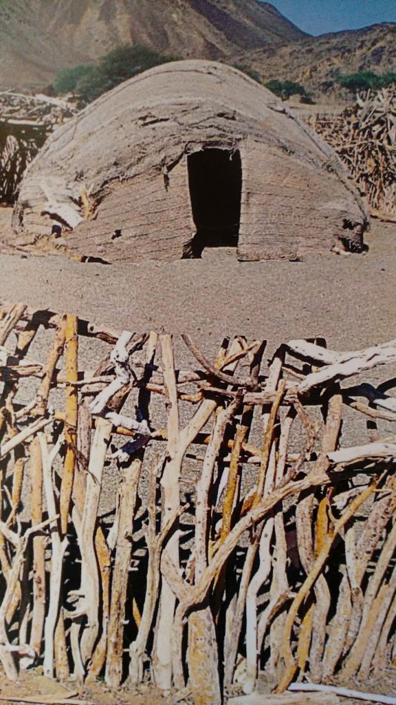 Tenda circolare con finiture di canna
