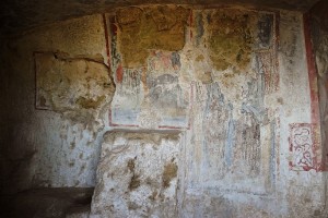 Madonna delle tre porte - Le parti mancancanti dell'affresco sono state rubate