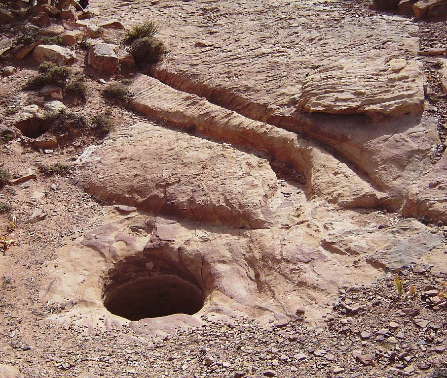 Pozzi e canali sulla cime del Umm - Al Biyara