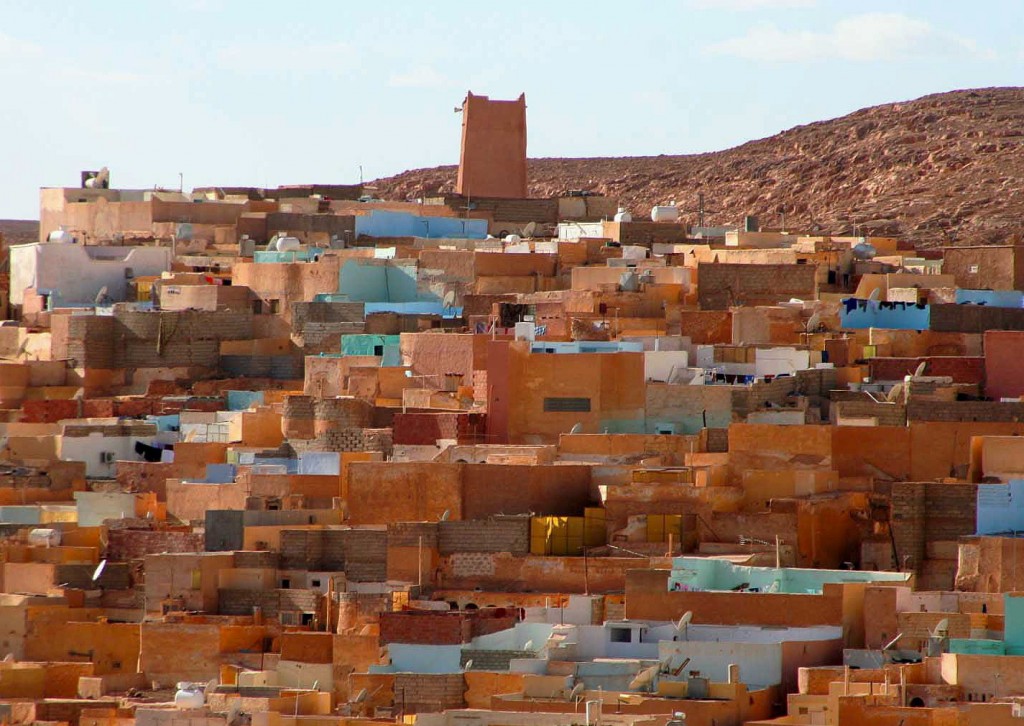 La città di Ghardaja in Algeria si sviluppa intorno alla moschea.