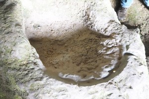 Caves of Tanaccio - Cavity on the seat that collects the water