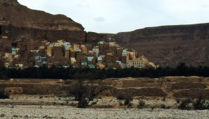 Hadramaut (Yemen) In the raw earth towns of the Hadramaut Valley are still practiced the ancient hydraulic and agricultural techniques nabatean and sabea