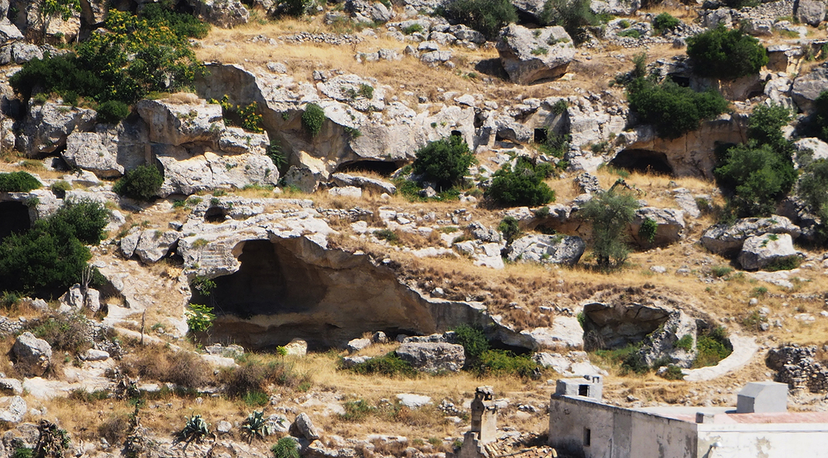 Una dolina di sprofondamento in Puglia nella gravina di Ginosa